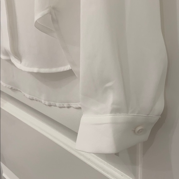 White blouse - Picture 2 of 6